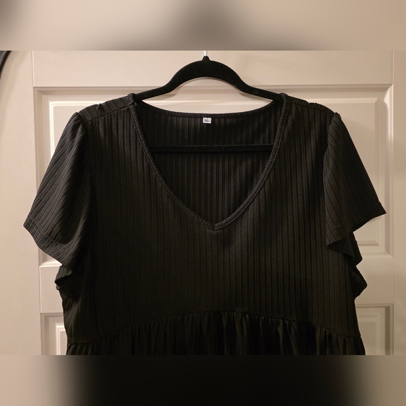 Short Sleeved Blouse With V Neck - Picture 3 of 6